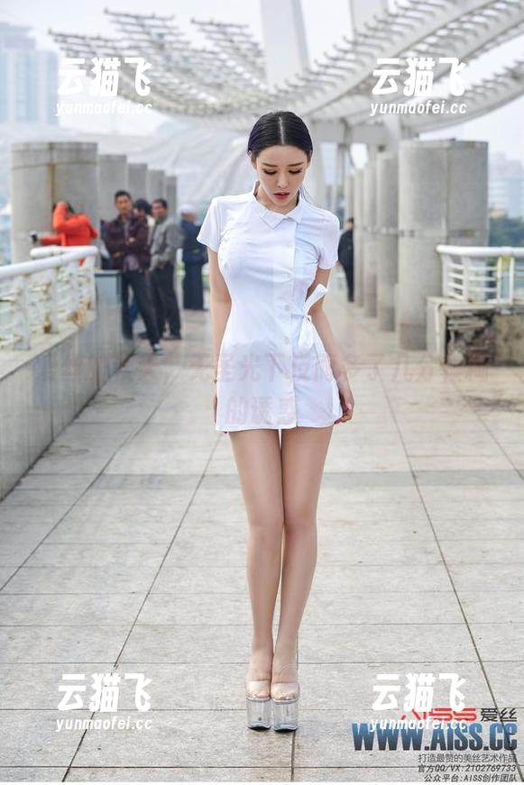 爱丝的秋天，无圣光下反而多了几分模糊的诱惑