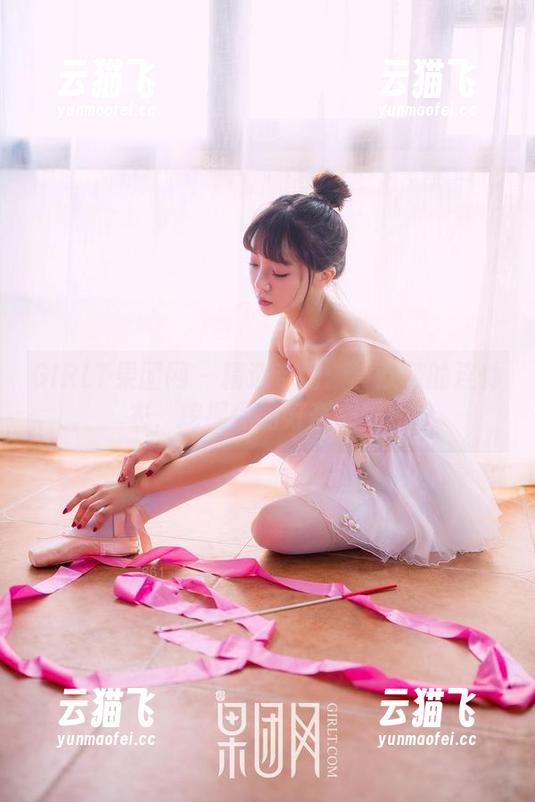 GIRLT果团网 - 精选系列：黄歆苑的连体衣，挖掘你的好奇心吧！