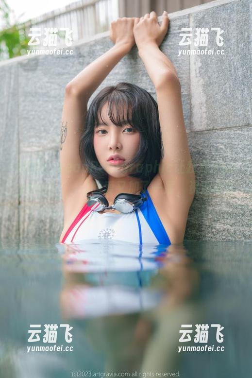 她的KoreanRealgraphic让我对Hyoyeon(김효연)的爱又加了一层，资源真丰盈！