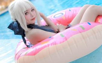 Kitkat Cosplay的兔女郎梦，竟然让图库的精选脸红了