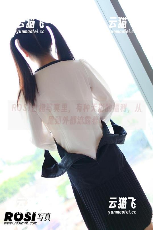 ROSI白裙写真里，有种无形的福利，从里到外都流露着呢