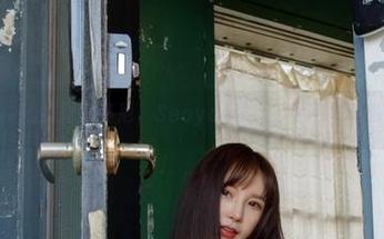 写真集中的微型比基尼，Seoyool(서율)要不要这么直白？