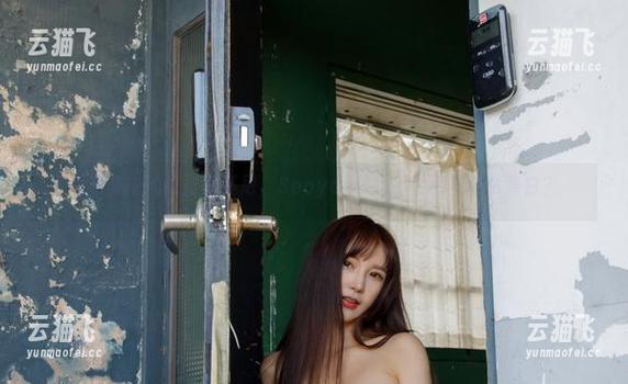 写真集中的微型比基尼，Seoyool(서율)要不要这么直白？