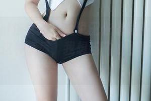 TuiGirl推女郎 – 说说王依萌的空姐套图分享：这种气质，我想连飞机上的餐都吃得更香了。