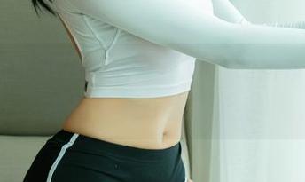 UGirls尤果网 – 制服写真，周妍希身上的细节多到让我分心。