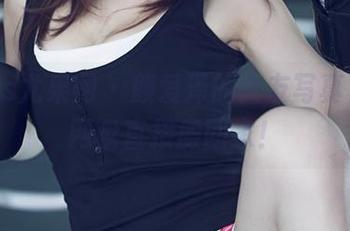 UGirls尤果网 – 颜爱泽的女友写真，想把网盘直接搬回家！