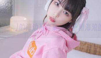 Uhye(이유혜)的海边写真集，沙子和海浪的恶作剧