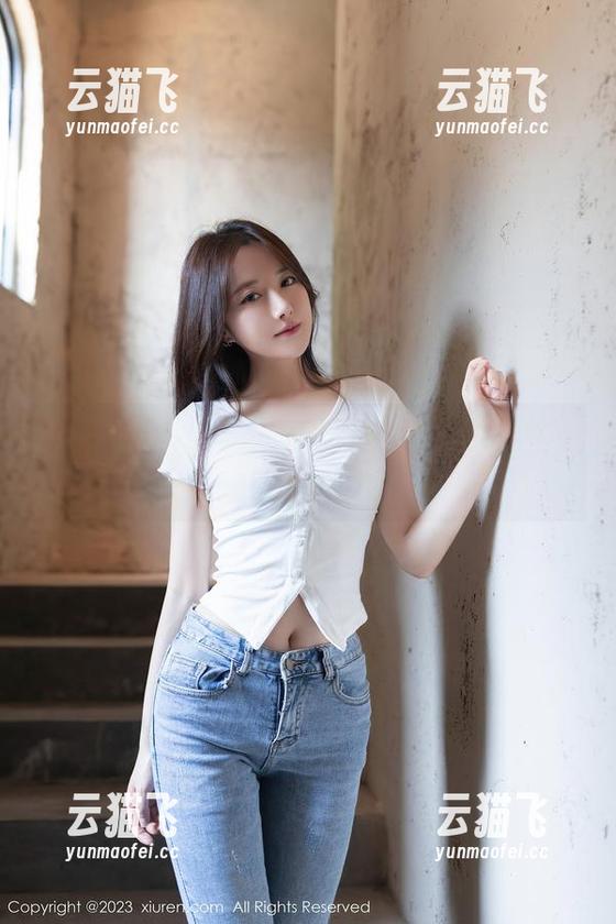 Xiuren秀人网 - 原图与套图交错，柚柚小奶瓶的修女心事悄悄显现！