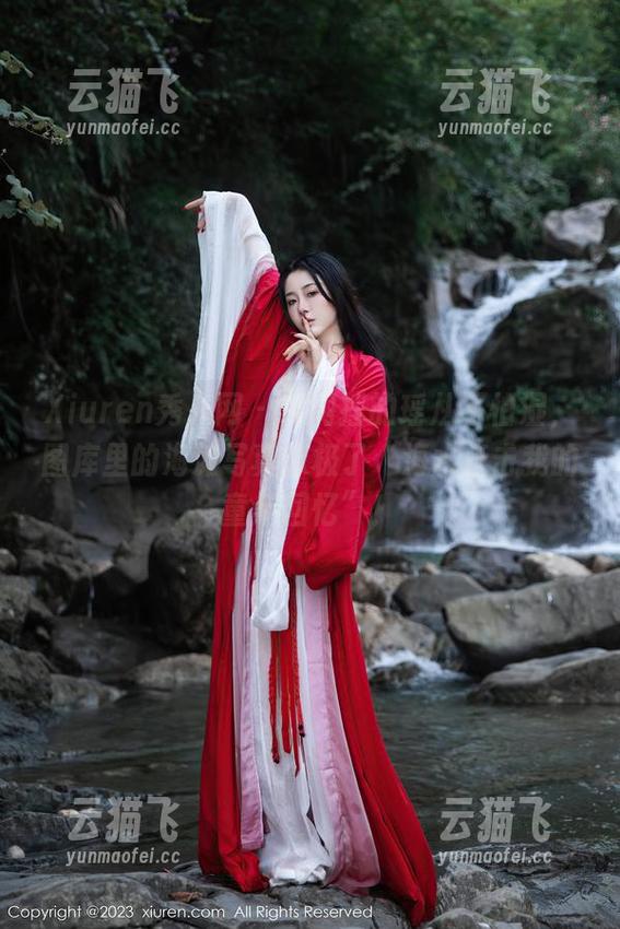 Xiuren秀人网 - 瑶啊摇的瑶从不怕湿，图库里的海滩写真像极了“海水直击我的童年回忆”！