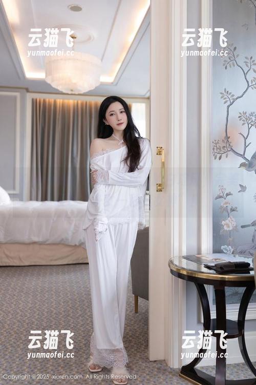 Xiuren秀人网-白琮瑗 Xiuren秀人网 - 写真上的白琮瑗,完美表现“少女一秒变女神”!