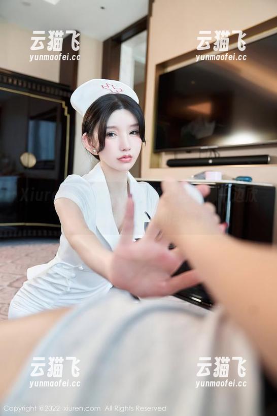 Xiuren秀人网 - 一边滑动网盘，一边欣赏邹晶晶女王的豹纹写真