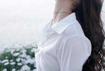 Xiuren秀人网 – 居家黑白风：雨儿baby在线写真里的轻松一刻