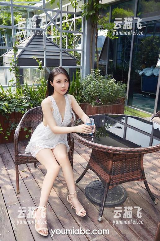 YouMi尤蜜荟 - 一张免费图册，李纤纤灵魂深处的烂漫，一眼就让人陷进那迷离的梦。