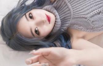 哎呀，eloise软软的紫色韵味，原图和精选，我该看哪张好呢？