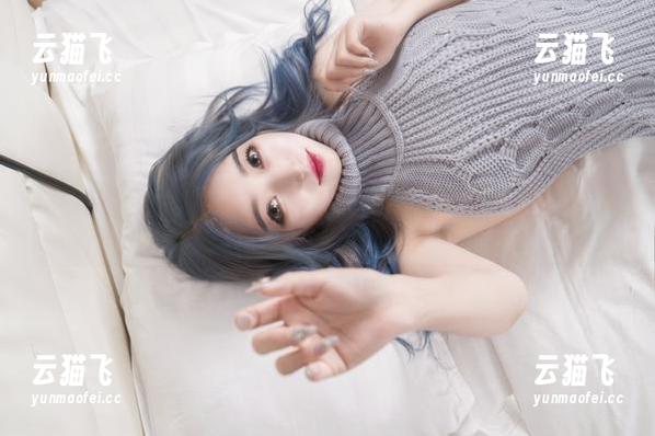 哎呀，eloise软软的紫色韵味，原图和精选，我该看哪张好呢？