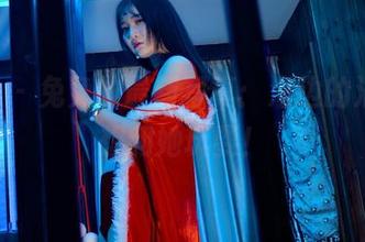 pans – 兔兔的最新写真：海边的浪花都想和她玩耍！