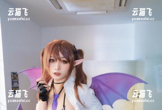三刀刀miido的泳装套图，时而大胆，时而含蓄，很难一言以蔽之。