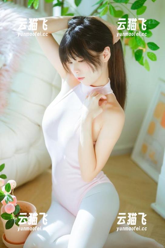 不只是可爱：三无人型的白丝桃子原图竟这么撩