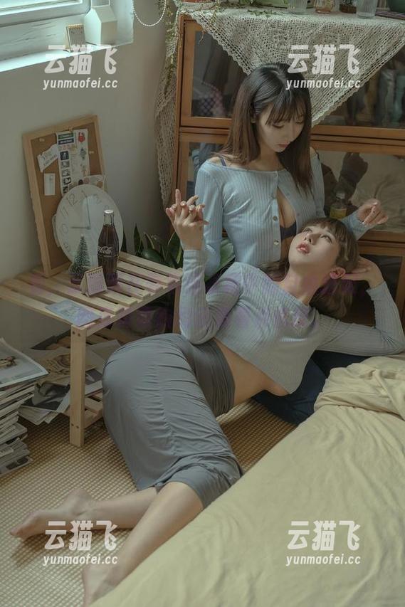 看，云溪溪在辱骂连衣裙中的自由搭配，图库隐隐约约还透着点俏皮。