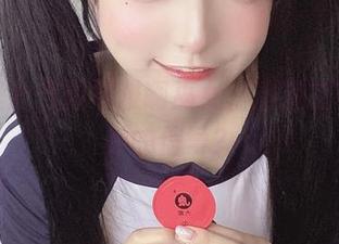 图片里的佳佳好难啊巫女，难道在等待水神的信号？