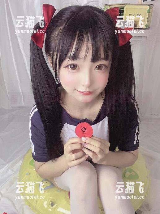 图片里的佳佳好难啊巫女，难道在等待水神的信号？
