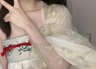 倦倦喵再上线，带你看吉他妹妹，美图如诗，如梦香气满溢
