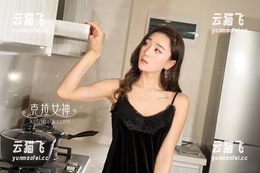 克拉女神 - 百琳的户外全套写真，连云彩都在悄悄说：“这哪里是拍照，这分明是旅行！”
