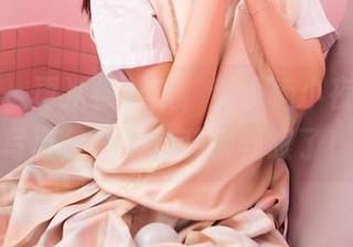 嗲囡囡 – 再次被俘获，梦小楠小夜猫最新写真集里的套装太养眼了！