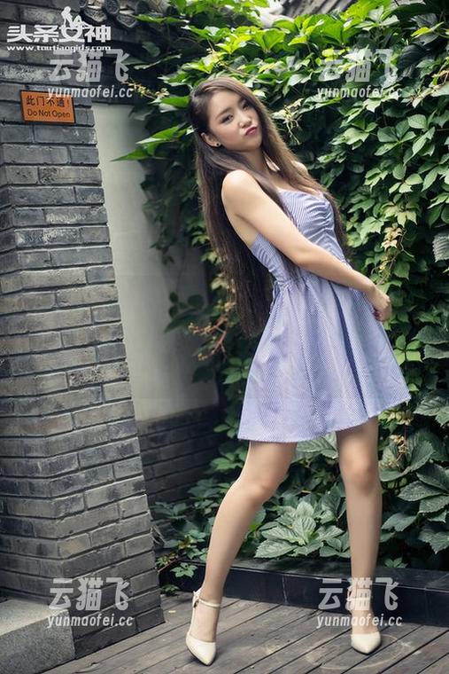 头条女神 - 一眼万年——李丽莎的可爱写真，图片构造出让人留连忘返的景象，真的想一直望下去。