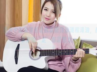 头条女神 – 图片中的脚竟然让我联想到沙滩和海浪，感谢莫晓希带来的“足”够联想力。