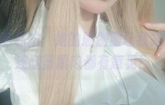 女主K的私拍：她的瑜伽服让我意识到，连腿部肌肉都有意见！