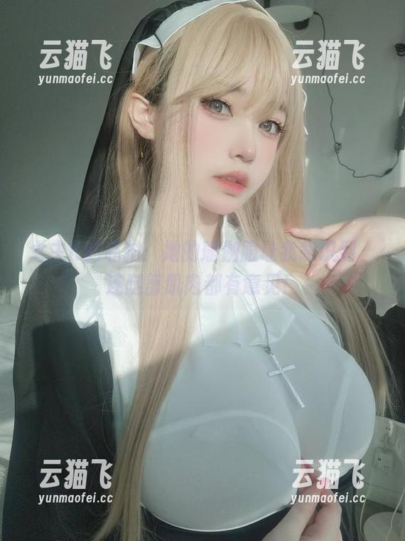 女主K 女主K的私拍:她的瑜伽服让我意识到,连腿部肌肉都有意见!