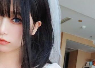 女主K把豹纹内衣穿出了一种“野性”的气息，原图堪比野生动物园的奇观？