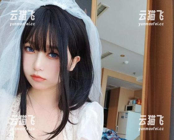 女主K把豹纹内衣穿出了一种“野性”的气息，原图堪比野生动物园的奇观？