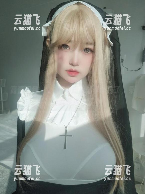 高清图包：女主K穿短裤的季节到了，果然腿长就是这么任性！