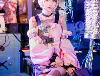 把奶狮不咬人的嫦娥如梦令放桌面，感觉像是每天都被月光罩住嘛？