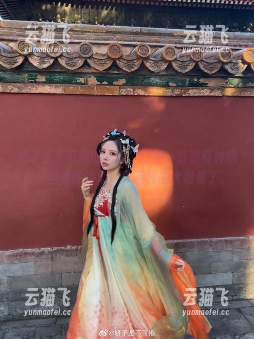 妍子坚不可摧的花嫁，随便一瞥都有种想要一直看的冲动，作品真的太耐看了。