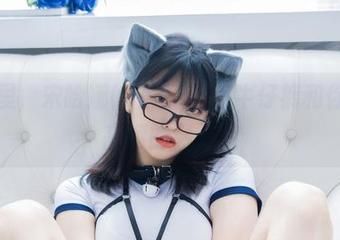 宅家里，宋哈娜(송하나)破洞牛仔裤和你分享高清的另一面