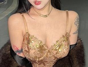 微密圈 – 教室中的小优优子，精选套图，看她如何在课堂上“上课”！