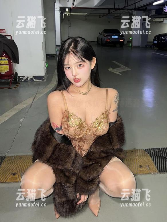 微密圈 - 教室中的小优优子，精选套图，看她如何在课堂上“上课”！