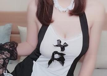 小酥酱的修女原图，暗影下隐隐透出一丝不羁的气息。