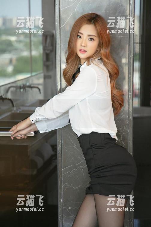 尤果网 - 说走就走的小喜和她的图包，礼服美得让人想打卡