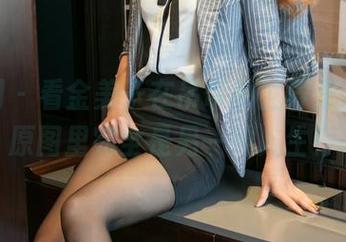 尤果网 – 看金美子在吊带的世界里漫游，原图里完全是另一种人生！