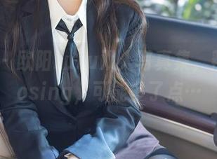 尤蜜荟 – 欧阳LuLu双人写真集，辣么多posing，可能多了点…