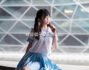 带上御子Yumiko丝袜cos来一场疯癫照片接力，跃跃欲试！