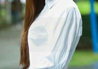 推女郎 – 王馨瑶的泳池泡影：轻轻一跃，作品分享别样精彩