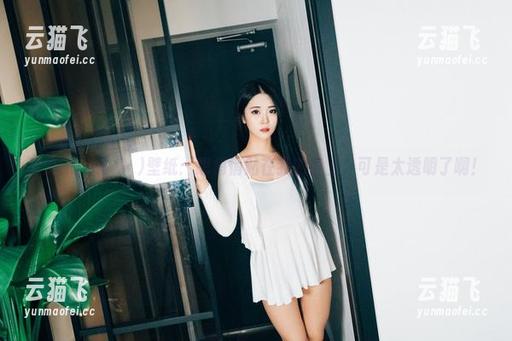 普美Bomi(보미)壁纸：想悄悄贴在我的墙上，可是太透明了啊！
