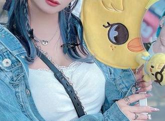 瞧瞧最新狐娘巫女，月城委员会，真是魔女的气质啊，不知不觉中就沉迷了。