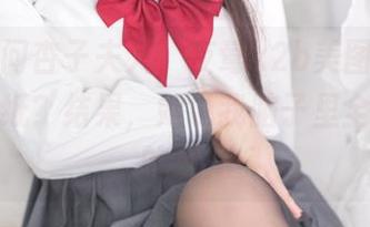 一条刚问杏子夫人，夜莺x2b美图能不能当成壁纸？结果，她说我脑子里全是壁纸的图！