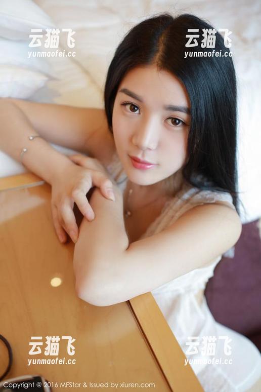模范学院 - 黄乐然的美脚图包真娇艳，只是看着就觉得心情愉悦。
